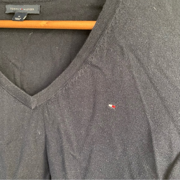 ✨2/20✨ Tommy Hilfiger Navy V Neck Sweater - Picture 4 of 5